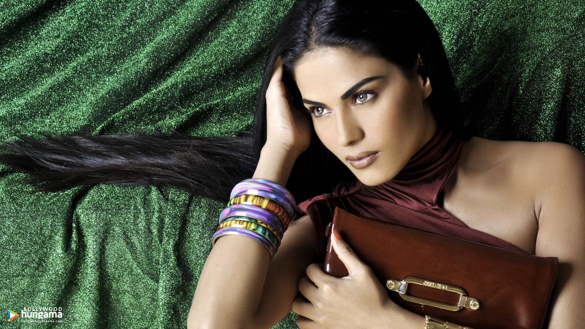 Veena Malik Wallpapers | veena-malik-15 - Bollywood Hungama