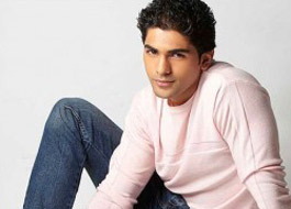 Yash Raj protege Tahaa leaves for Bharat Darshan to prepare for his next film