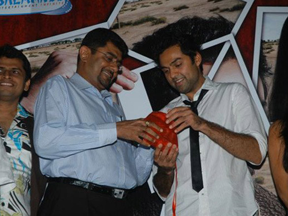 Audio Launch Of Manorama Six Feet Under Photo Of Atul Maroo Abhay Deol From The Audio Launch Of Manorama Six Feet Under Images Bollywood Hungama Audio Launch Of Manorama Six Feet Under Photo Of Atul Maroo Abhay Deol From The Audio Launch Of Manorama Six Feet Under Images Bollywood Hungama