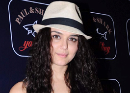 Preity Zinta accuses Har Pall producer of non-payment of loan