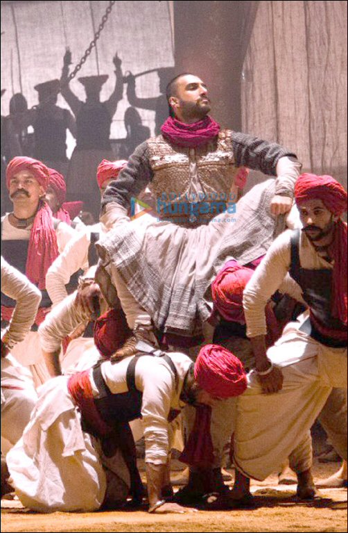 Check out: Ranveer Singh's look in the victory song 