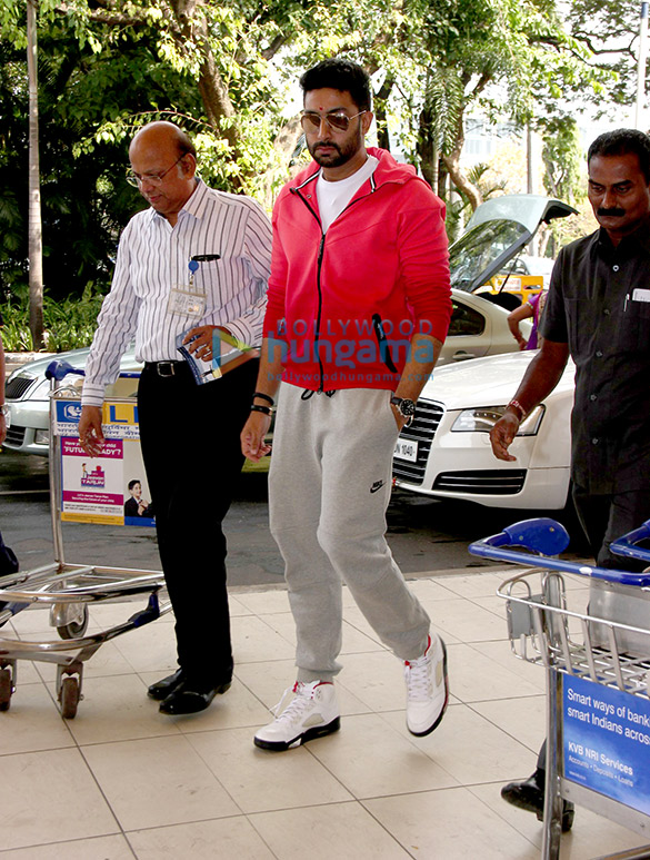 Mithun Chakraborty Abhishek Bachchan Snapped At The Airport Abhishek Bachchan Images Bollywood Hungama Mithun Chakraborty Abhishek Bachchan Snapped At The Airport Abhishek Bachchan Images Bollywood Hungama
