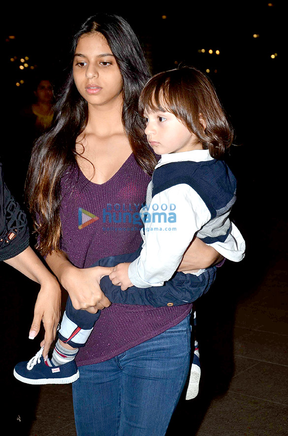 Shah Rukh Khan Gauri Khan Abram Khan Sonam Kapoor And Rhea Kapoor Arrive After New Year