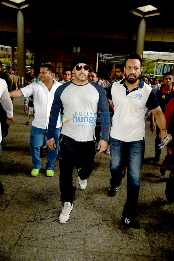Salman Khan, Shahid Kapoor & Ameesha Patel arrive from Spain Salman Khan, Shahid Kapoor & Ameesha Patel arrive from Spain