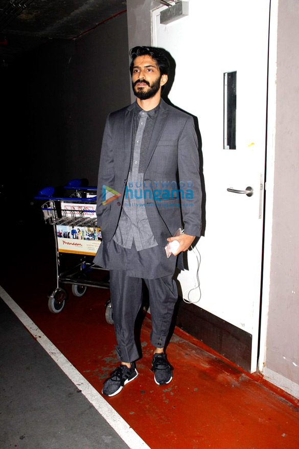 Harshvardhan Kapoor, Saiyami Kher & Suniel Shetty snapped at the airport Harshvardhan Kapoor, Saiyami Kher & Suniel Shetty snapped at the airport