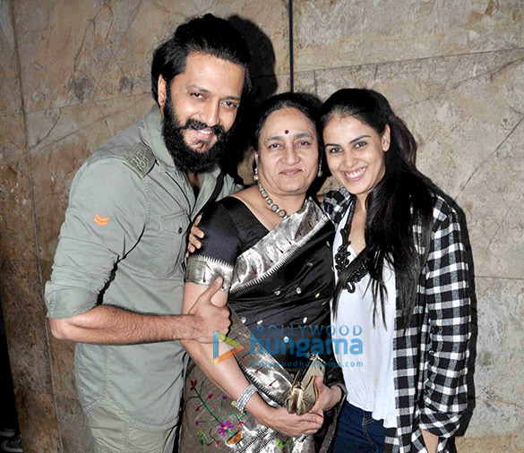 Riteish Deshmukh & Genelia Dsouza snapped at ‘Banjo’ screening Riteish Deshmukh & Genelia Dsouza snapped at 'Banjo' screening