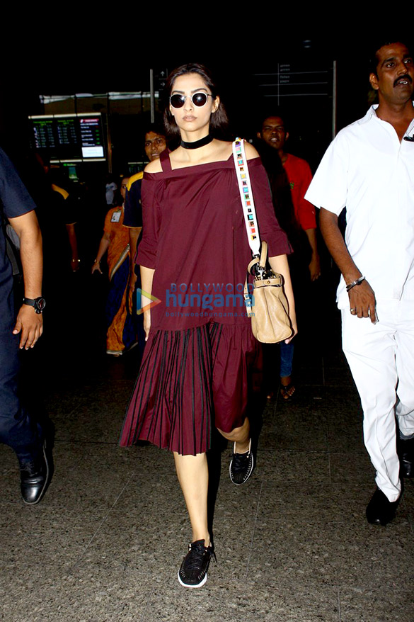 Sonam Kapoor, Ajay Devgn & Ayushmann Khurrana snapped at the airport Sonam Kapoor, Ajay Devgn & Ayushmann Khurrana snapped at the airport