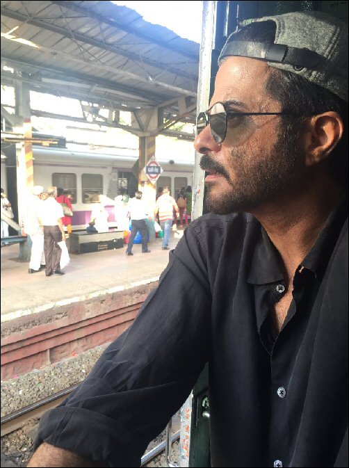 Check out: Anil Kapoor travels by local train to avoid Ganesh visarjan traffic in Mumbai