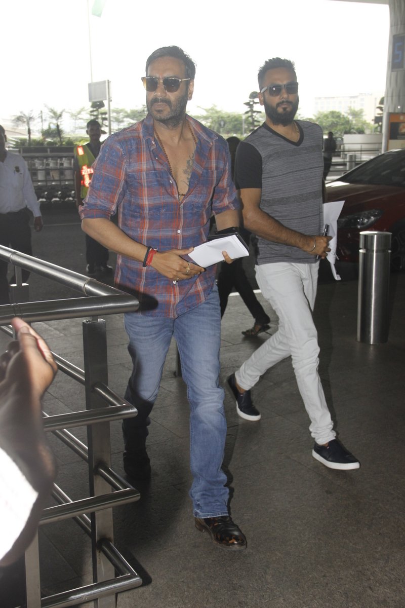 Ajay Devgn and Shahid Kapoor, Mira Rajput and their baby snapped at the airport