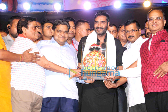 Ajay Devgn burns Raavan’s effigy in Delhi on Dussehra Ajay Devgn burns Raavan's effigy in Delhi on Dussehra