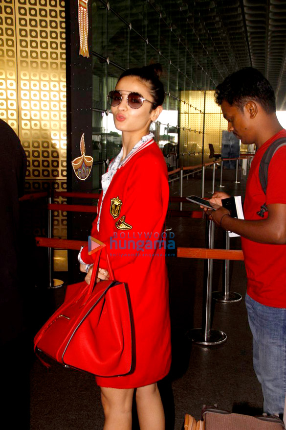 Alia Bhatt, Ajay Devgn & Sunny Leone snapped at the airport Alia Bhatt, Ajay Devgn & Sunny Leone snapped at the airport