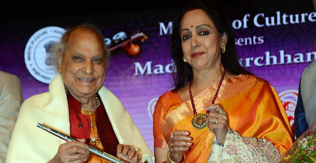 Hema Malini And Udit Narayan At ‘Yaad-e-Bismillah’ Centenary Concert Hema Malini And Udit Narayan At 'Yaad-e-Bismillah' Centenary Concert