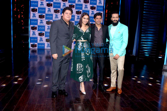 Farhan Akhtar & Shraddha Kapoor on the sets of ‘Yaaron Ki Baraat’ Farhan Akhtar & Shraddha Kapoor on the sets of ‘Yaaron Ki Baraat’