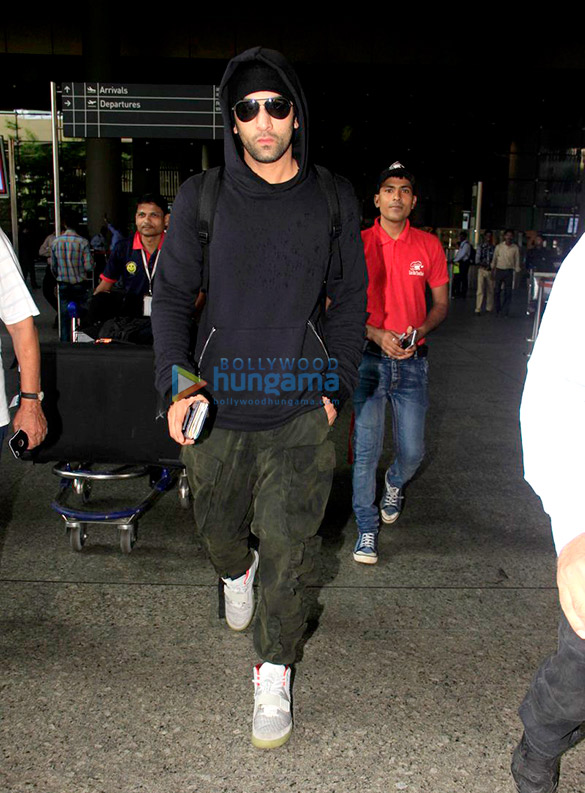 Ranbir Kapoor, Kareena Kapoor Khan and Sridevi snapped at the airport Ranbir Kapoor, Kareena Kapoor Khan and Sridevi snapped at the airport