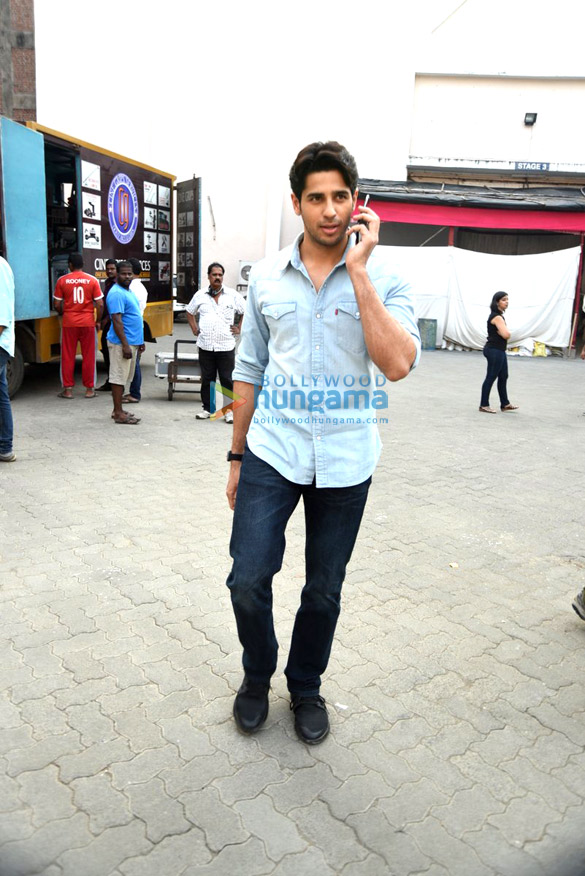 Sidharth Malhotra snapped at Mehboob studio in Bandra Sidharth Malhotra snapped at Mehboob studio in Bandra