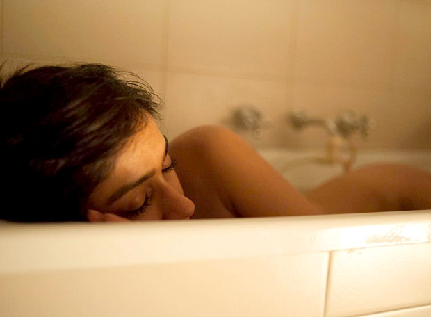 620px x 456px - HOT: Ileana D'cruz poses naked in a bathtub : Bollywood News ...