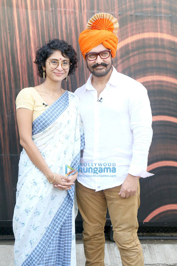 Aamir Khan & Kiran Rao promote Paani Foundation on the sets of Chal Hawa Yeu Dya