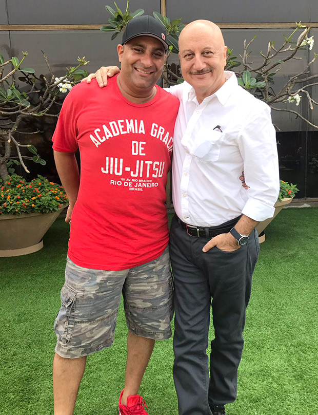 Check Out Anupam Kher Reunites With His On Screen Son Russell Peters In Mumbai Bollywood News Bollywood Hungama check out anupam kher reunites with