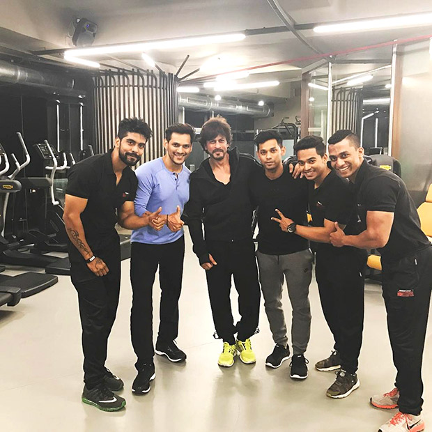 Watch Shah Rukh Khan visits the gym for the very first time