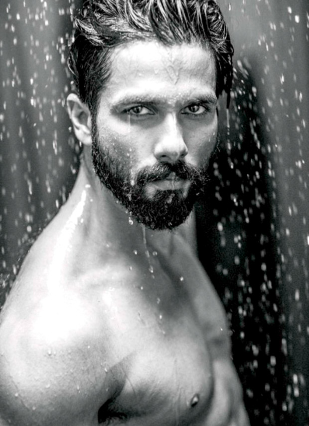 HOT: Shahid Kapoor does a Salman Khan for Filmfare! : Bollywood News