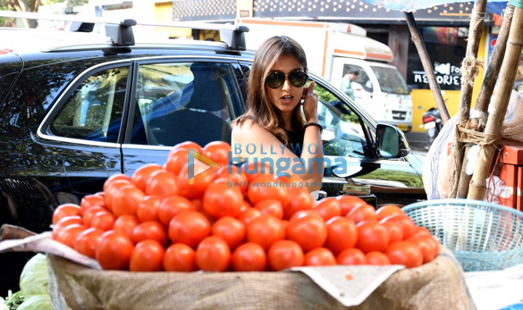 Ileana DCruz snapped buying veggies from local vendor Ileana DCruz snapped buying veggies from local vendor