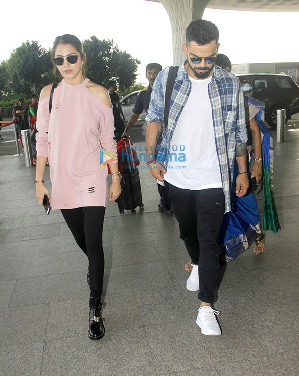 Anushka Sharma, Virat Kohli, Ranbir Kapoor, Kangna Ranaut and others snapped at the airport Anushka Sharma, Virat Kohli, Ranbir Kapoor, Kangna Ranaut and others snapped at the airport