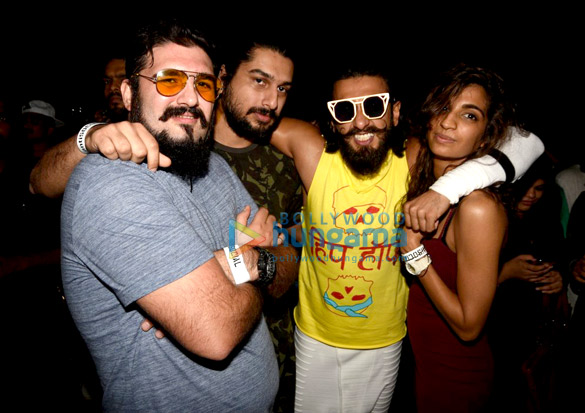 Ranveer Singh snapped at ‘Anti Socials’, Khar Ranveer Singh snapped at 'Anti Socials', Khar