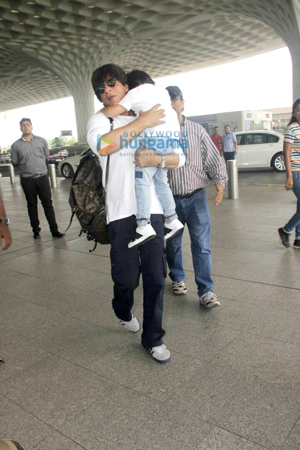 Shah Rukh Khan, AbRam Khan and Aryan Khan snapped with friends at the airport Shah Rukh Khan, AbRam Khan and Aryan Khan snapped with friends at the airport