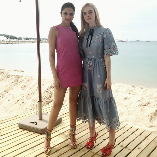WOW! Deepika Padukone's sunshine look in yellow dress and cute ...