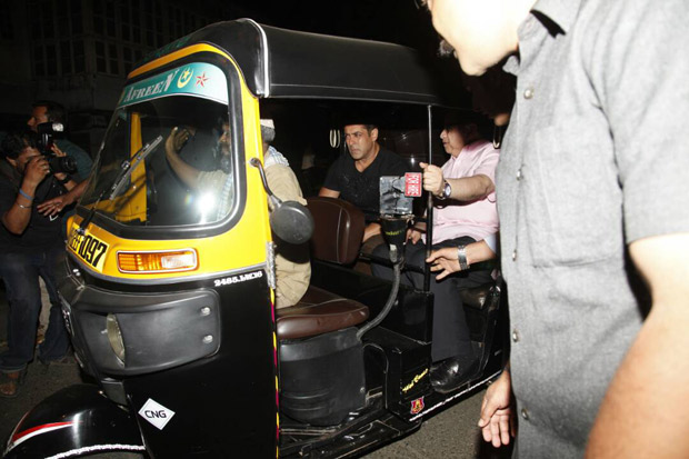 OMG! Salman Khan ditches his high end car and travels in a rickshaw! Here's why! : Bollywood News - Bollywood Hungama