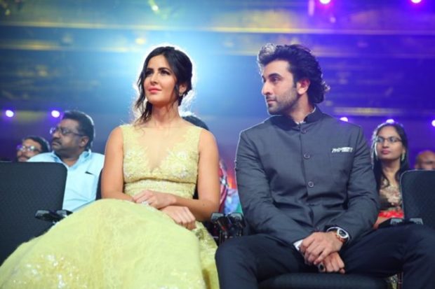 Watch: Ranbir Kapoor and Katrina Kaif look straight out of a fairytale  movie as they walk arm-in-arm at SIIMA Awards 2017 : Bollywood News -  Bollywood Hungama