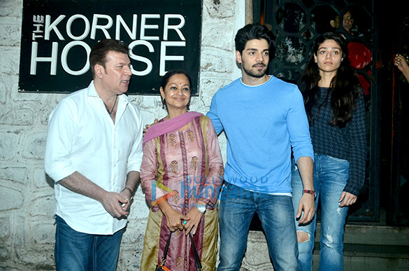 Sooraj Pancholi Family Snapped Post Lunch At The Korner House Aditya Pancholi Zarina Wahab Sooraj Pancholi Sana Pancholi Images Bollywood Hungama