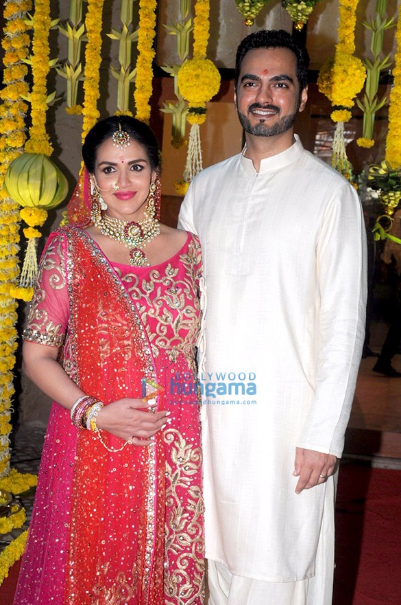 Esha Deol’s family attends her baby shower | Ahana Deol, Vaibhav Vohra ...