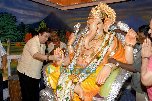 Randhir Kapoor, Krishna Raj Kapoor welcome Ganesha at R K Studio Randhir Kapoor, Krishna Raj Kapoor welcome Ganesha at R K Studio