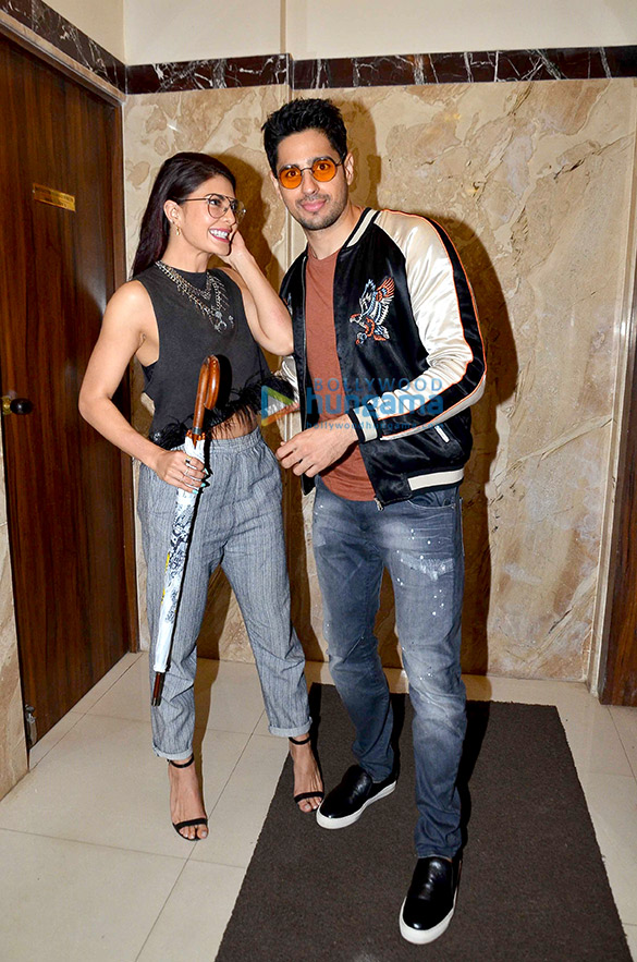 [Image: Sidharth-Jacqueline-snapped-at-A-Gentlem...ns-1-1.jpg]