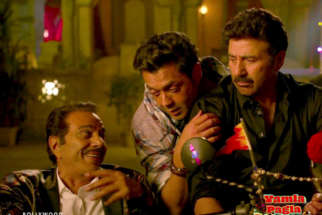 Wallpapers Of The Movie Yamla Pagla Deewana Phir Se