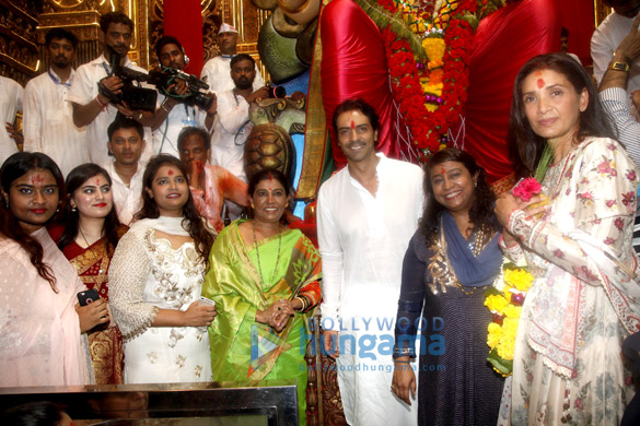 Arjun Rampal & Mehr Jesia visit Lalbaug Ganesha Arjun Rampal & Mehr Jesia visit Lalbaug Ganesha