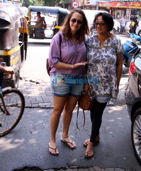 Hazel Keech And Her Mom Snapped In Bandra Parties Events