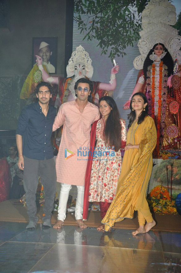 Ranbir Kapoor, Alia Bhatt, Rani Mukherji and others snapped at Durga Pooja in Juhu Ranbir Kapoor, Alia Bhatt, Rani Mukherji and others snapped at Durga Pooja in Juhu