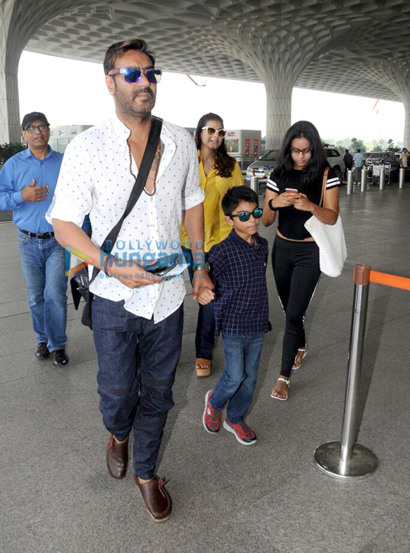 Ajay Devgn, Kajol and others snapped at the airport Ajay Devgn, Kajol and others snapped at the airport