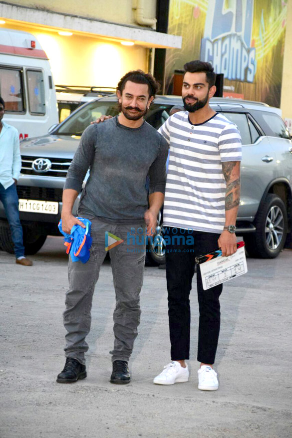 Aamir Khan and Virat Kohli snapped on the sets of a chat show to promote Secret Superstar Aamir Khan and Virat Kohli snapped on the sets of a chat show to promote Secret Superstar