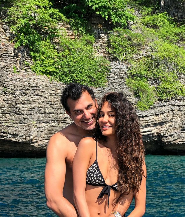 Hot Lisa Haydon Celebrates Her First Wedding Anniversary With