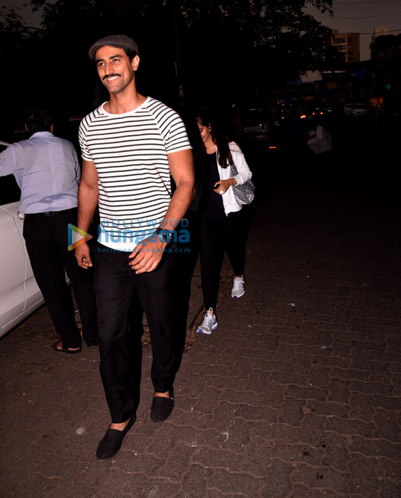 Kunal Kapoor snapped in Bandra Kunal Kapoor snapped in Bandra