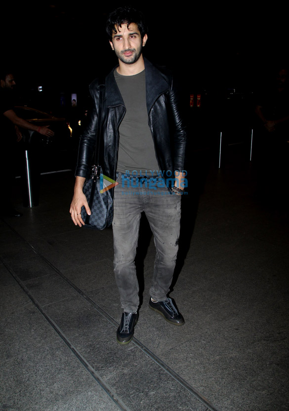 Sidhant Gupta Snapped At The Airport Sidhant Gupta Images Bollywood