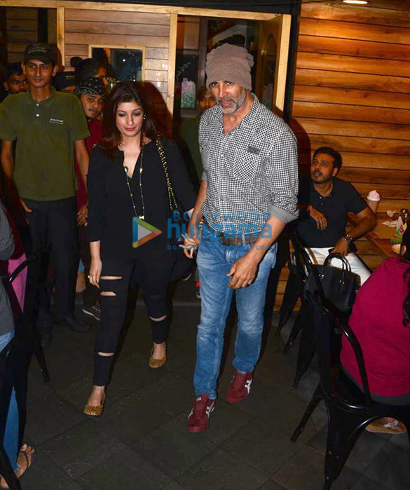 Akshay Kumar and Twinkle Khanna spotted at Farmers Café, Bandra Akshay Kumar and Twinkle Khanna spotted at Farmers Café, Bandra