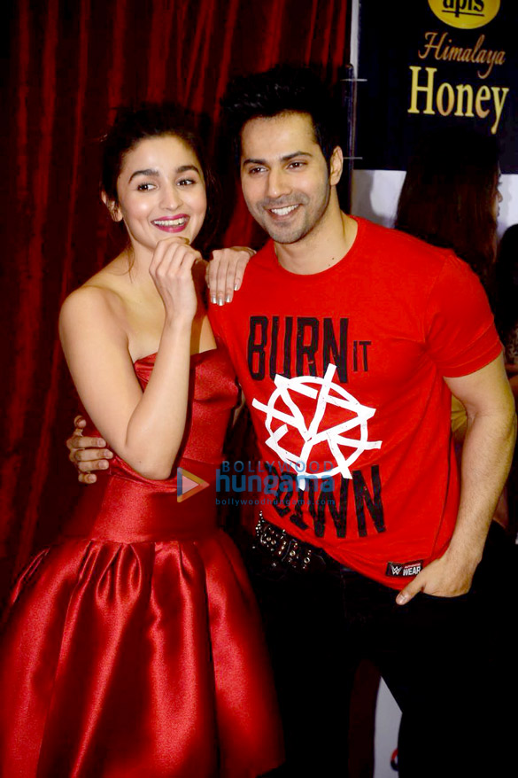 Alia Bhatt, Varun Dhawan, Ranveer Singh and Kriti Sanon grace Nickelodeon Kids Choice Awards 2017 Alia Bhatt, Varun Dhawan, Ranveer Singh and Kriti Sanon grace Nickelodeon Kids Choice Awards 2017
