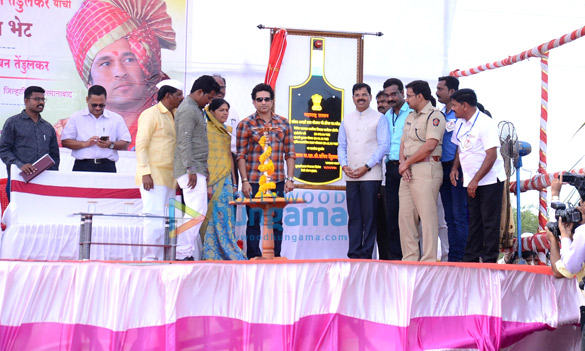 Sachin Tendulkar visits his adopted village Donja, Maharashtra Sachin Tendulkar visits his adopted village Donja in Marathwada