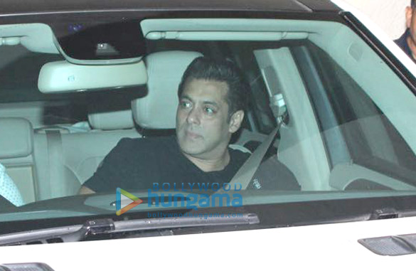 Salman Khan, Salim Khan and others snapped at Tiger Zinda Hai screening Salman Khan and Salim Khan snapped at Tiger Zinda Hai screening