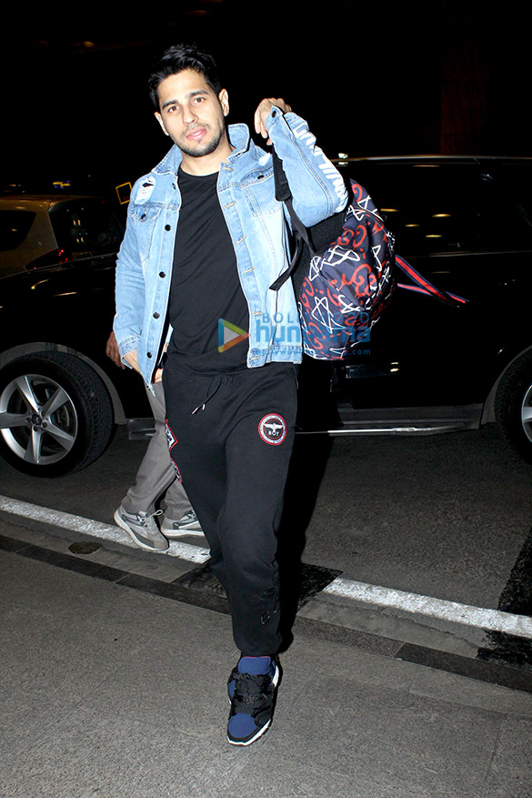 Sidharth Malhotra and Shamita Shetty snapped at the airport Sidharth Malhotra and Shamita Shetty snapped at the airport