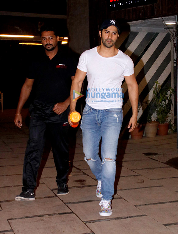 Varun Dhawan and Kartik Aaryan snapped at the gym Varun Dhawan and Kartik Aaryan snapped at the gym